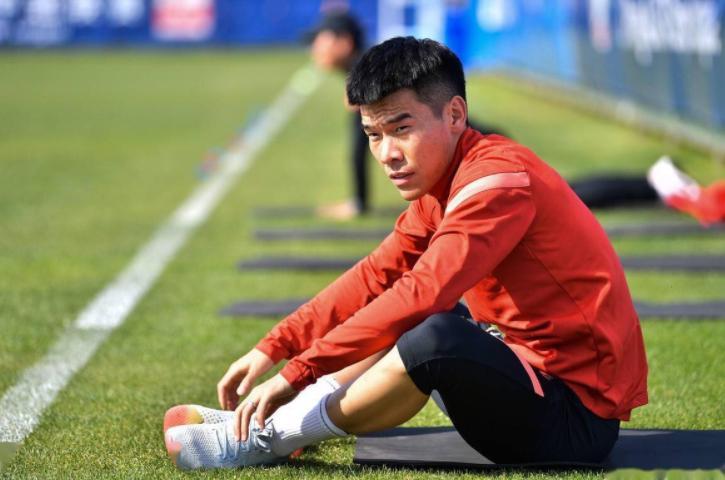 J9九游会官方网站-意外！他可能成大连英博本赛季首位主力难保的功勋球员，引发热议